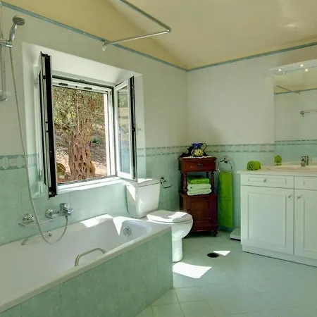 Sleeps 9 Pool Air Con Wifi *