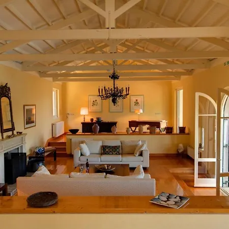 Villa Sleeps 9 Pool Air Con Wifi *