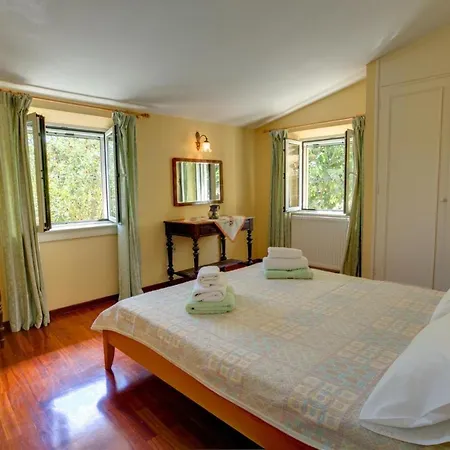 Sleeps 9 Pool Air Con Wifi *