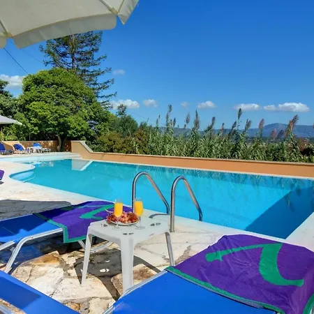Sleeps 9 Pool Air Con Wifi Vátos